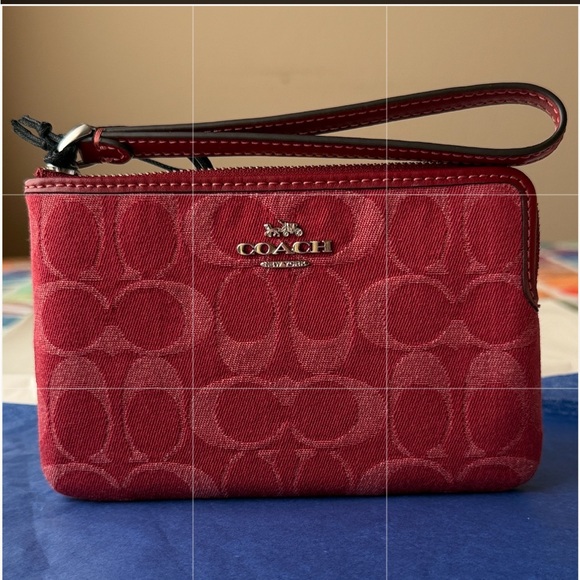 ❤️💘❤️ COACH CORNER ZIP WRISTLET IN SIGNATURE DENIM ❤️💘❤️ NWT ❤️💘❤️ - Picture 4 of 16